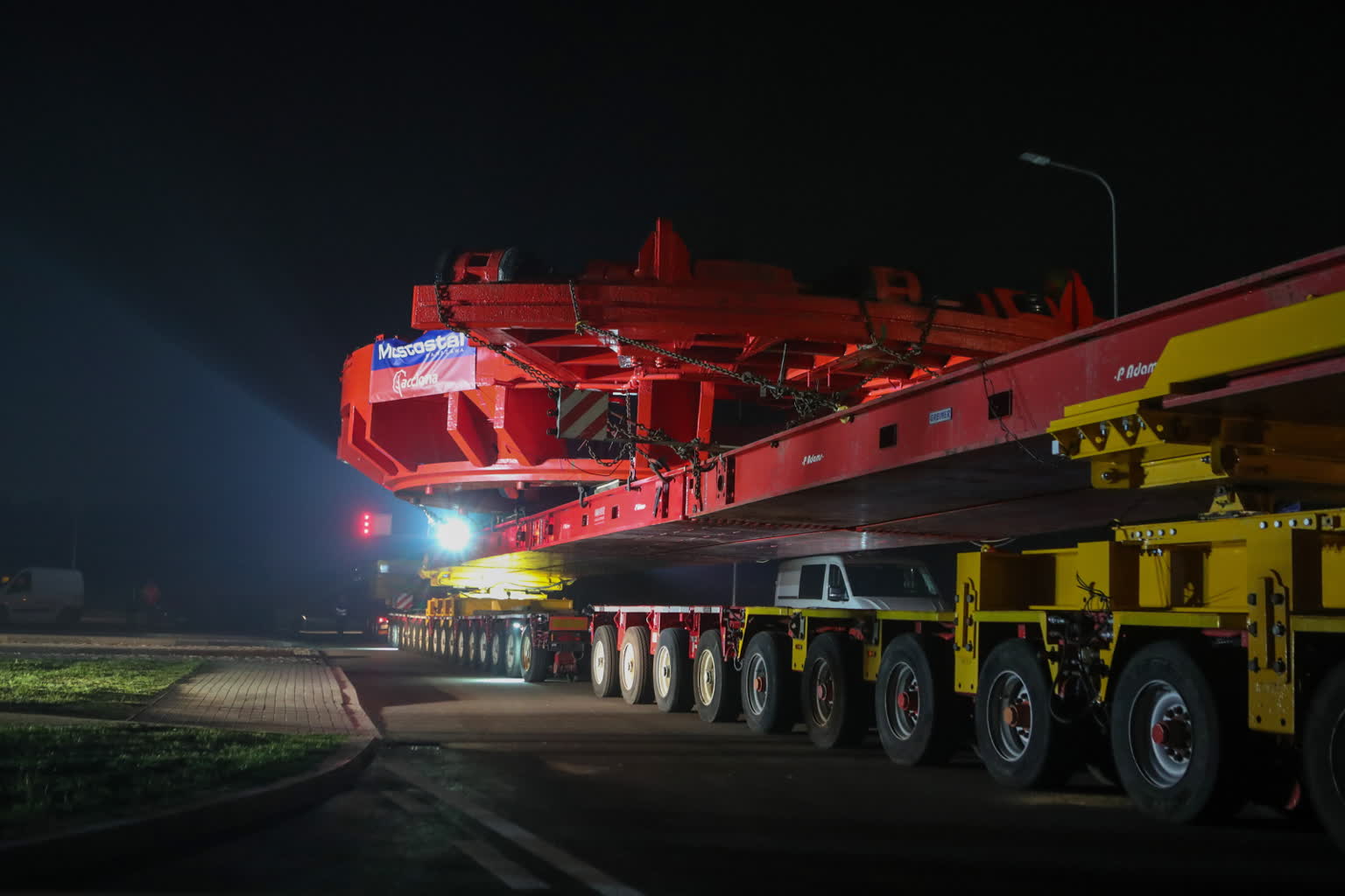 mid-22b16047.jpg